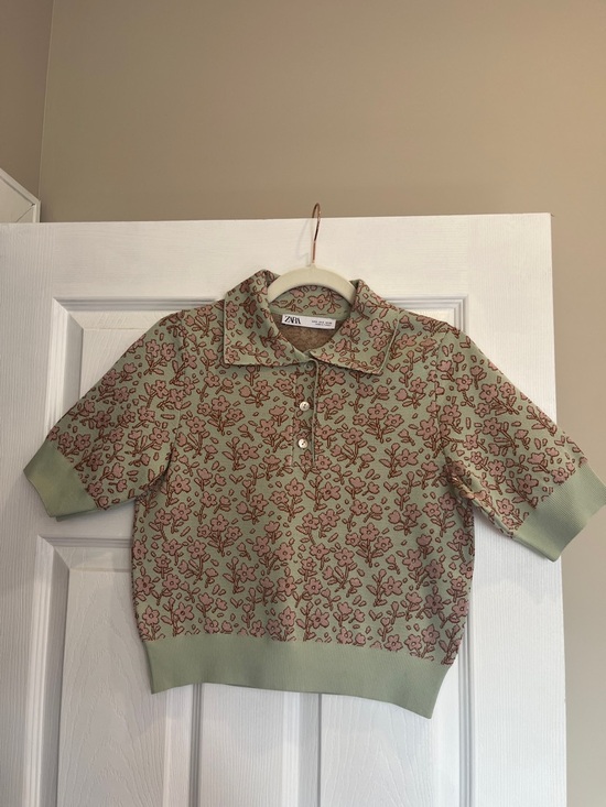 Zara Tops - Zara Pink Floral Polo Knit Top on Sage Green